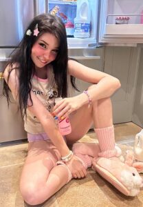 Belle-Delphine-ตัวท็อป Belle-Delphine-ตัวท็อป