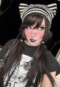 Belle-Delphine-ร็อก