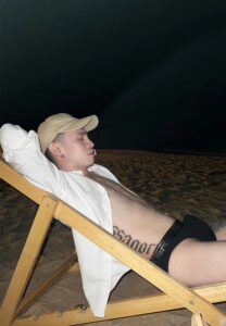 Boss-Pasagorn-นอนพักผ่อน