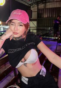 Yayee Onlyfan-หมวกชมพู