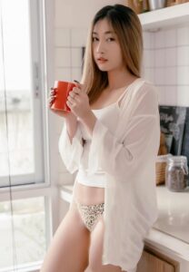 กุ๊งกิ๊ง-นิสา-ดื่มกาแฟ