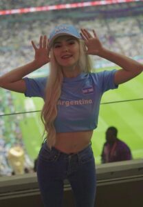 Eva-Elfie-เชียร์บอล