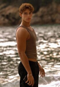 Lorenzo-Bold-ยืนเท่ Lorenzo-Bold-ยืนเท่