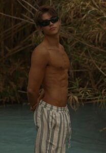 Lorenzo-Bold-ใส่แว่น