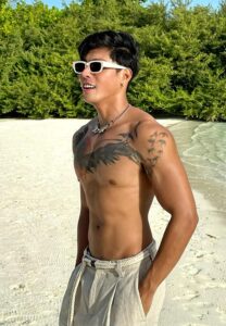 Mj-Coloma-ใส่แว่น Mj-Coloma-ใส่แว่น