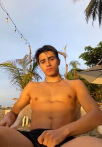 Nathan-Luna-นั่งชิว Nathan-Luna-นั่งชิว