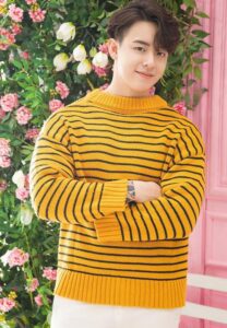 Titus-Low-เสื้อเหลือง Titus-Low-เสื้อเหลือง