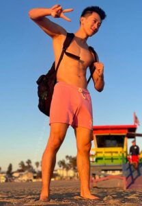 Tyler-Wu-กางเกงชมพู Tyler-Wu-กางเกงชมพู