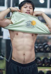 ตั้ม-TXOXOK-ถอดเสื้อ