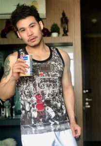 พงษ์-นวดประกอบเพลง-ดื่มนม