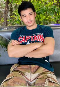 พงษ์-นวดประกอบเพลง-หล่อ