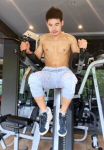 พงษ์-นวดประกอบเพลง-เน็ตไอดอล พงษ์-นวดประกอบเพลง-เน็ตไอดอล