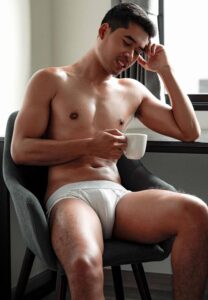 รอน-อภิชาต-นั่งพักผ่อน