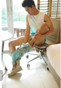 รอน-อภิชาต-เปลี่ยนชุด รอน-อภิชาต-เปลี่ยนชุด