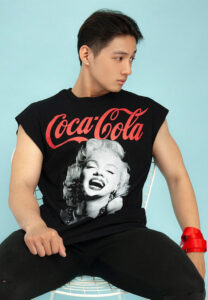 Duc-Vuong-เสื้อดำ Duc-Vuong-เสื้อดำ