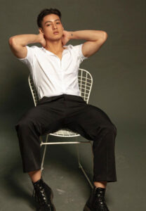 Duc-Vuong-เสื้อเชิ้ตขาว Duc-Vuong-เสื้อเชิ้ตขาว