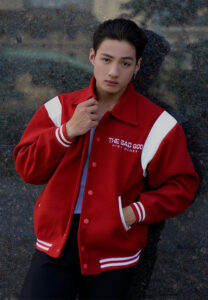 Duc-Vuong-เสื้อแดง Duc-Vuong-เสื้อแดง