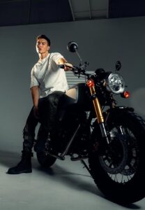 Liam-J.-Ward-ถ่ายแบบ Liam-J.-Ward-ถ่ายแบบ