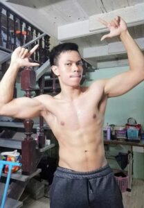 Saharat-Mit-หุ่นเริส