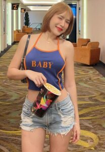 พลอย-อรดา-ดูหนัง