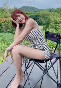 พลอย-อรดา-นั่งชิว พลอย-อรดา-นั่งชิว