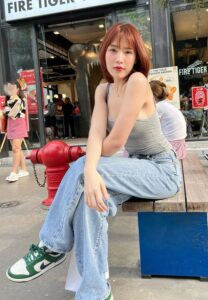 พลอย-อรดา-น่ารัก พลอย-อรดา-นั่งชิว