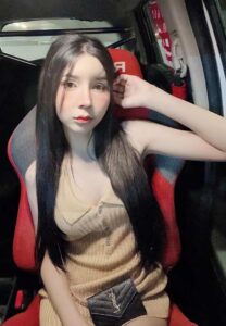 นิวตี้-ธนิษฐ์ฌา-เน็ตไอดอลนั่งในรถ