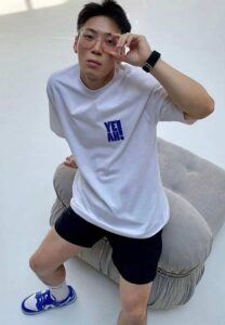 Haili-ใส่แว่น Haili-ใส่แว่น