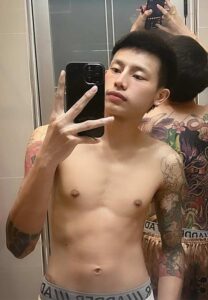 อาร์ม-ประเสริฐ-ถอดเสื้อ