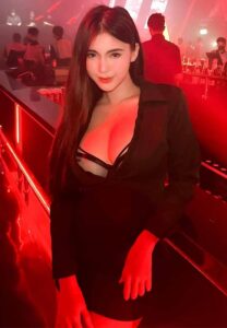 Kanom-Kamonrot หุ่นดี