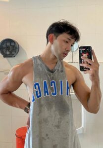 โดม-เสื้อกล้ามเทา โดม-เสื้อกล้ามเทา