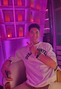 Patcharadol-Dachpala-ชูสองนิ้ว Patcharadol-Dachpala-ชูสองนิ้ว