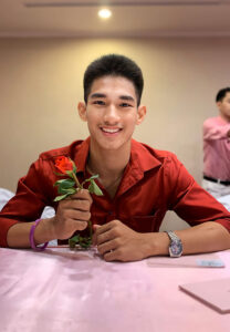 Patcharadol-Dachpala-เสื้อเชิ้ตแดง Patcharadol-Dachpala-เสื้อเชิ้ตแดง