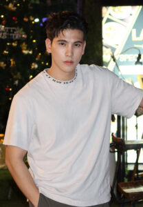 Kitipoom-Butjinda--เสื้อยืดขาว Kitipoom-Butjinda--เสื้อยืดขาว