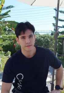 Kitipoom-Butjinda--เสื้อยืดดำ Kitipoom-Butjinda--เสื้อยืดดำ