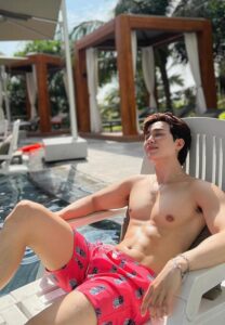 HOANGANH-HUYNH-อาบแดด