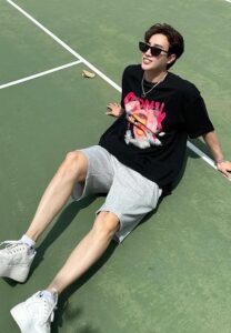 HOANGANH-HUYNH-เสื้อยืดดำ HOANGANH-HUYNH-เสื้อยืดดำ