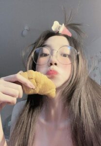 เฟรม-มี่กินขนม เฟรม-มี่กินขนม