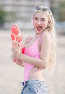 Jinnie-Heng-เล่นน้ำ Jinnie-Heng-เล่นน้ำ