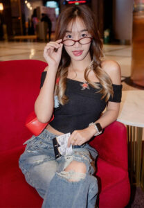 Yada-Arinrada-สาวแว่น