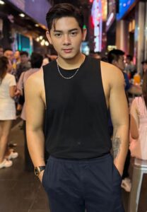 บอมเบย์-ภัคภูวินทร์-กล้ามแน่น บอมเบย์-ภัคภูวินทร์-กล้ามแน่น