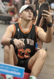 บอมเบย์-ภัคภูวินทร์-เข้ายิม บอมเบย์-ภัคภูวินทร์-เข้ายิม