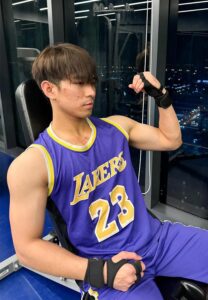 Pun-Jhakrawal-เสื้อกล้ามน้ำเงิน Pun-Jhakrawal-เสื้อกล้ามน้ำเงิน