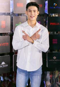 Huy-Hoang-Phan-เสื้อเชิ้ตแขนยาว Huy-Hoang-Phan-เสื้อเชิ้ตแขนยาว