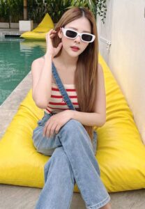 Fern-chanikan-แว่นสีขาว Fern-chanikan-แว่นสีขาว