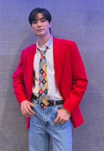 Pongphon-Disana-สูทแดง Pongphon-Disana-สูทแดง