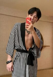 Pongsit-kaewmoon-เสื้อคุม Pongsit-kaewmoon-เสื้อคุม