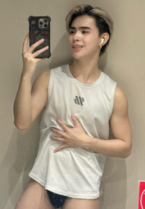 Surf-Phanthakan-เสื้อกล้ามขาว