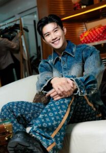 Johnson-Lau-ถ่ายแบบ Johnson-Lau-ถ่ายแบบ