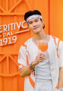 Johnson-Lau-รูปหล่อเกิน Johnson-Lau-รูปหล่อเกิน